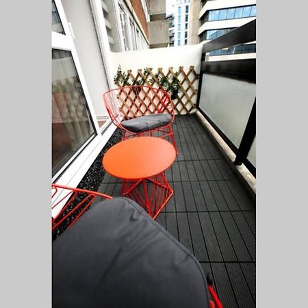 Super Spacious 2 Bedroom Apt 20Mn From Central. ロンドン エクステリア 写真