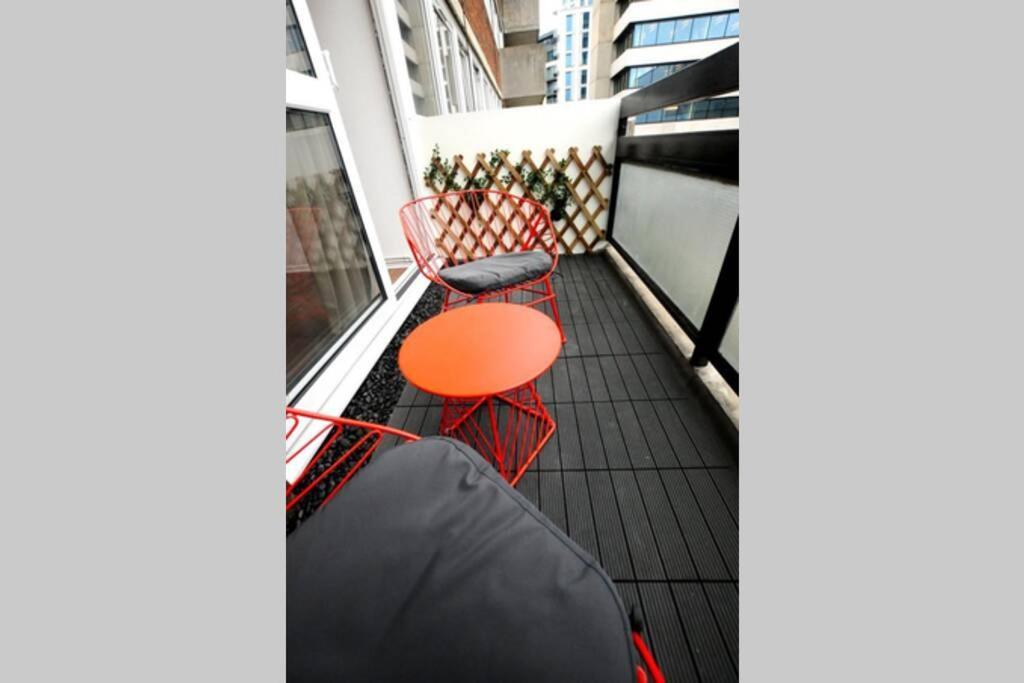 Super Spacious 2 Bedroom Apt 20Mn From Central. ロンドン エクステリア 写真